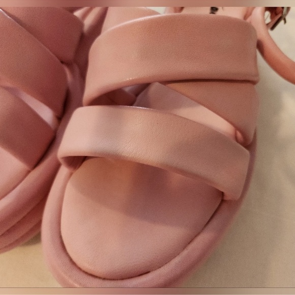 NWOT Free People Harper
Flatform Chunky Pink Platform
Sandals - Picture 4 of 6